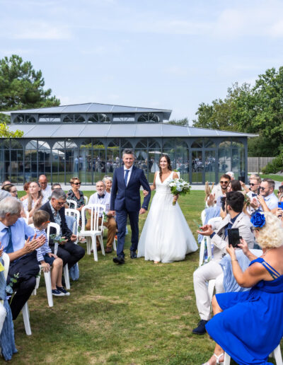 Cérémonie laïque extérieure aux Arches de la Ria