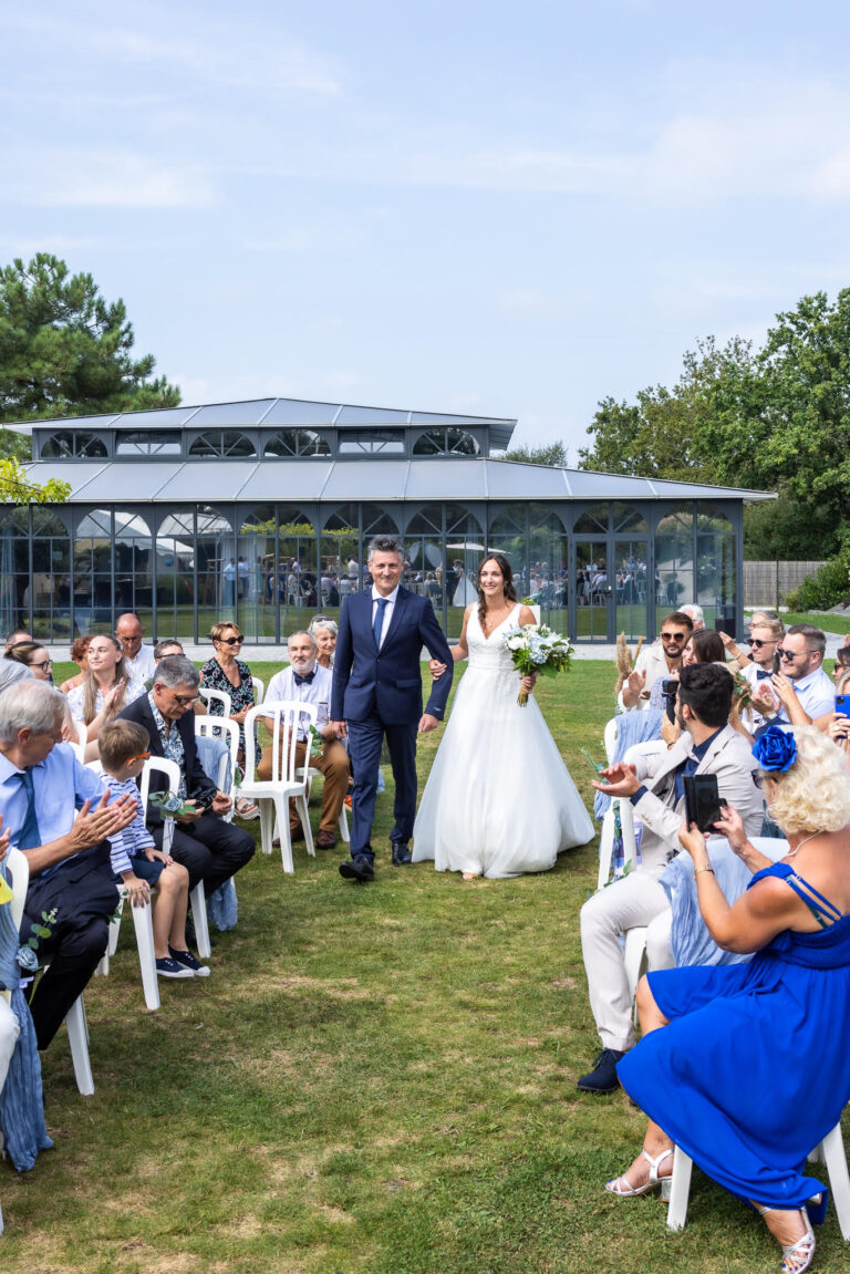 Cérémonie laïque extérieure aux Arches de la Ria