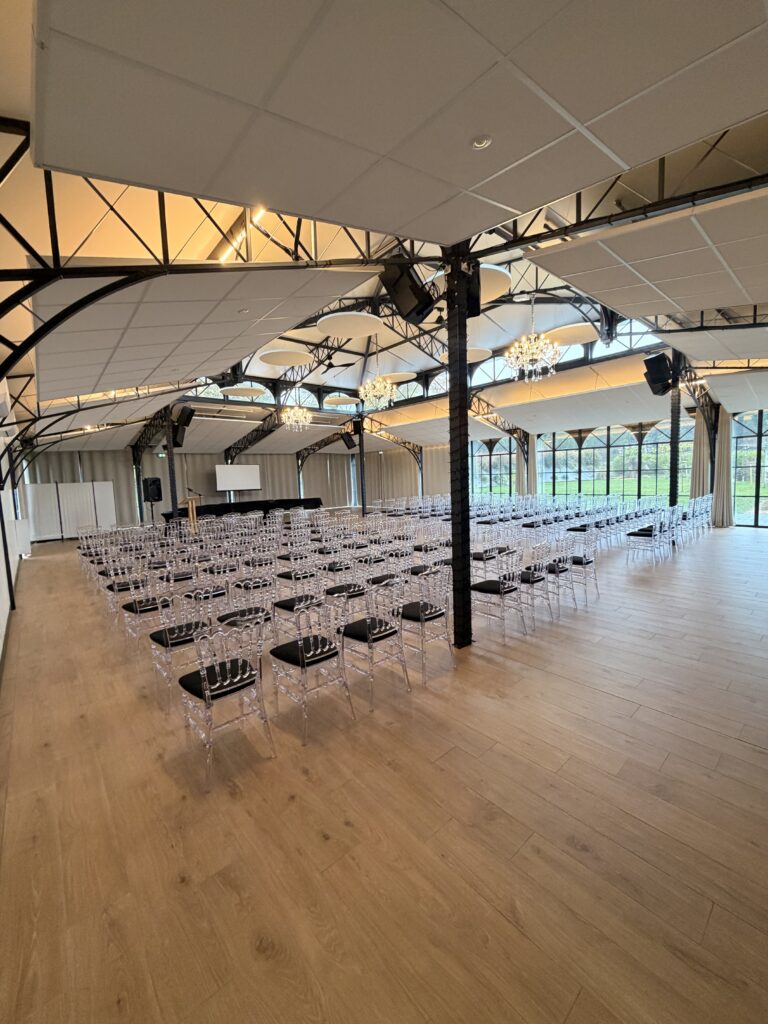 Agencement de salle de location pour une réunion professionnelle